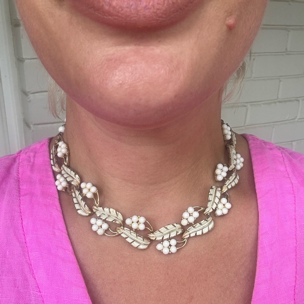 Vintage Coro Leaf Berry Floral Nature Necklace Jewelry in White and Gold Tone